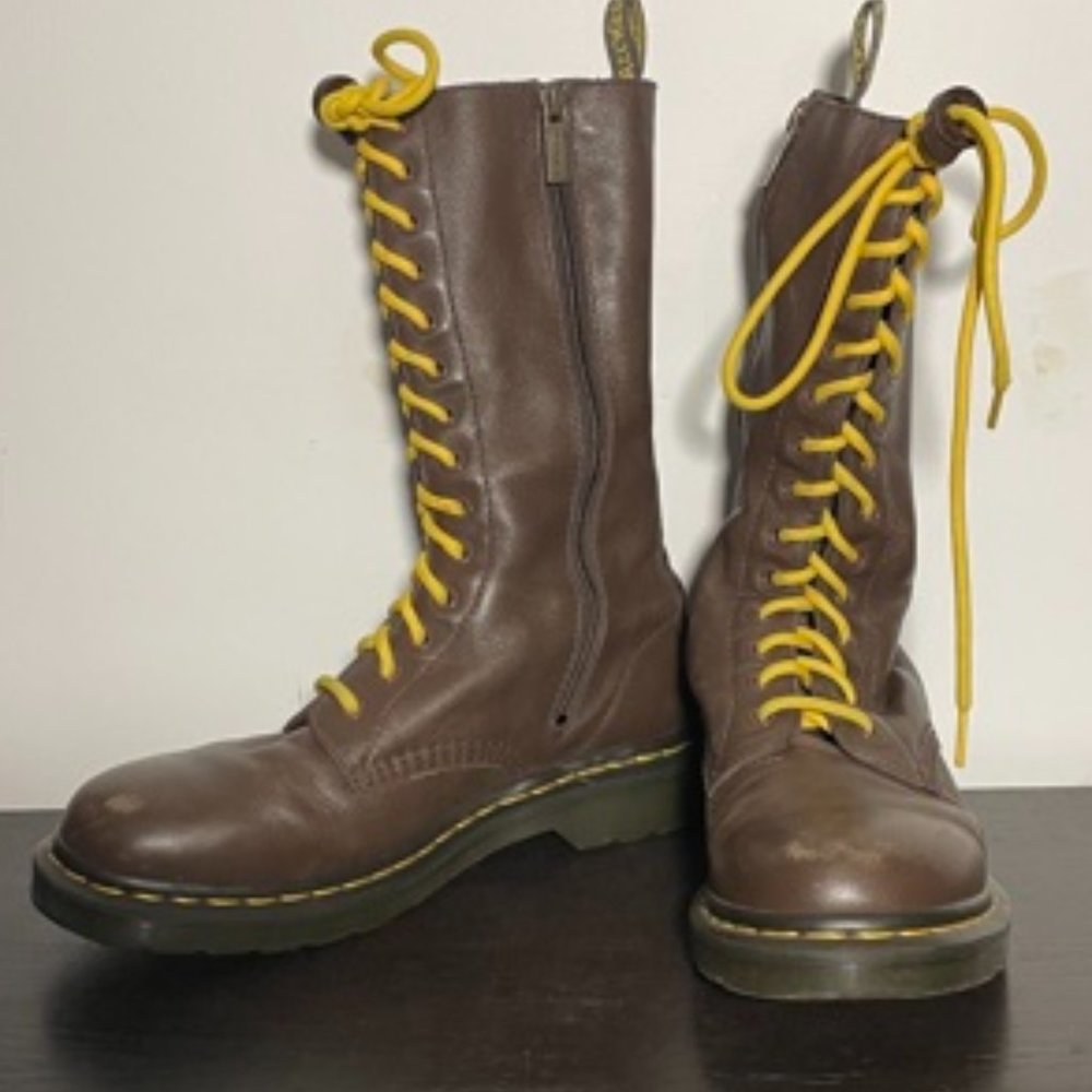 Dr. Martens 1B99 Virginia Leather 14 Eye Boots